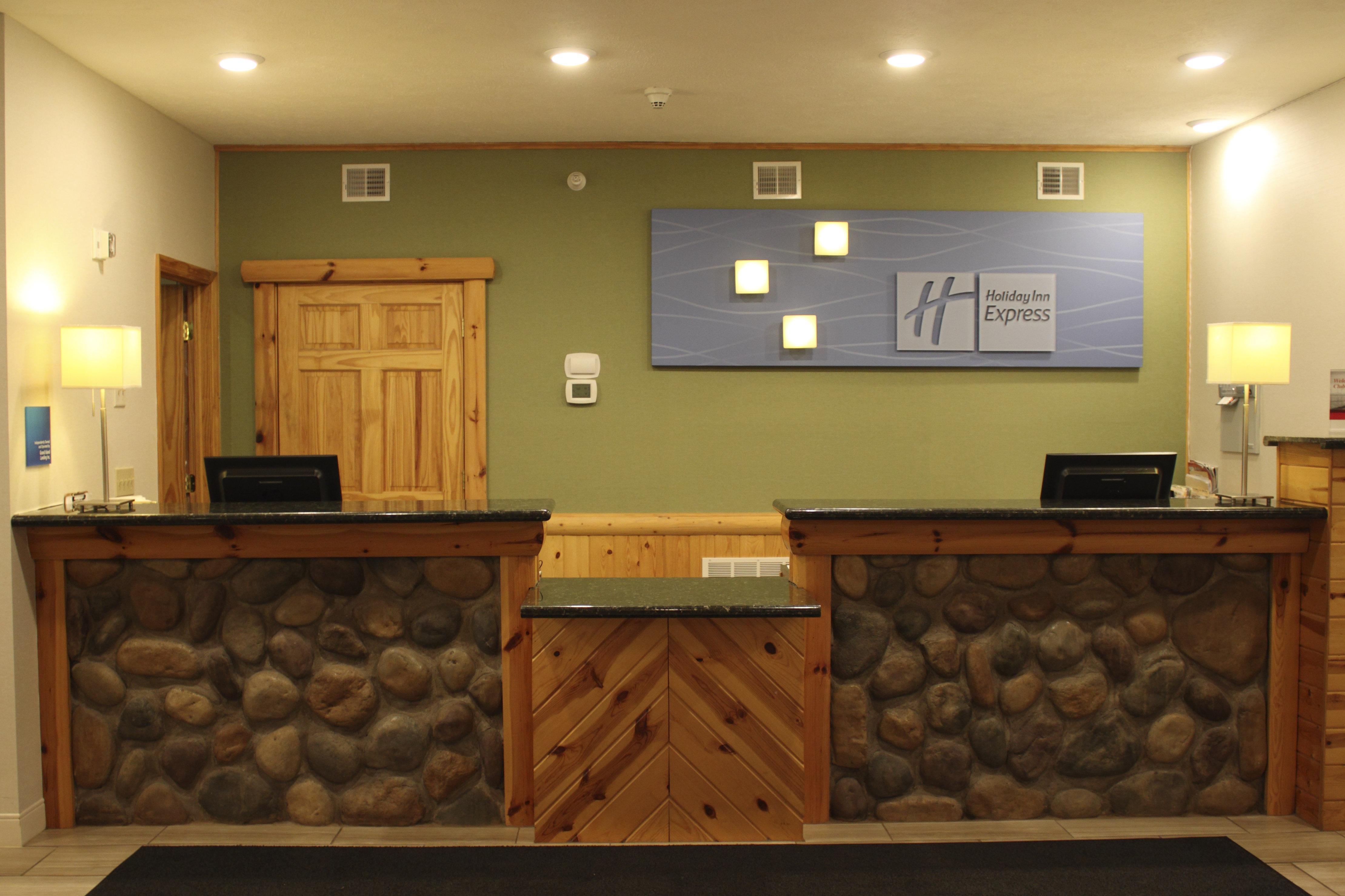Holiday Inn Express Munising-Lakeview, An Ihg Hotel Exterior photo