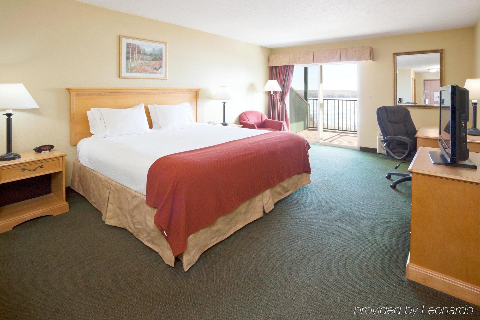 Holiday Inn Express Munising-Lakeview, An Ihg Hotel Room photo