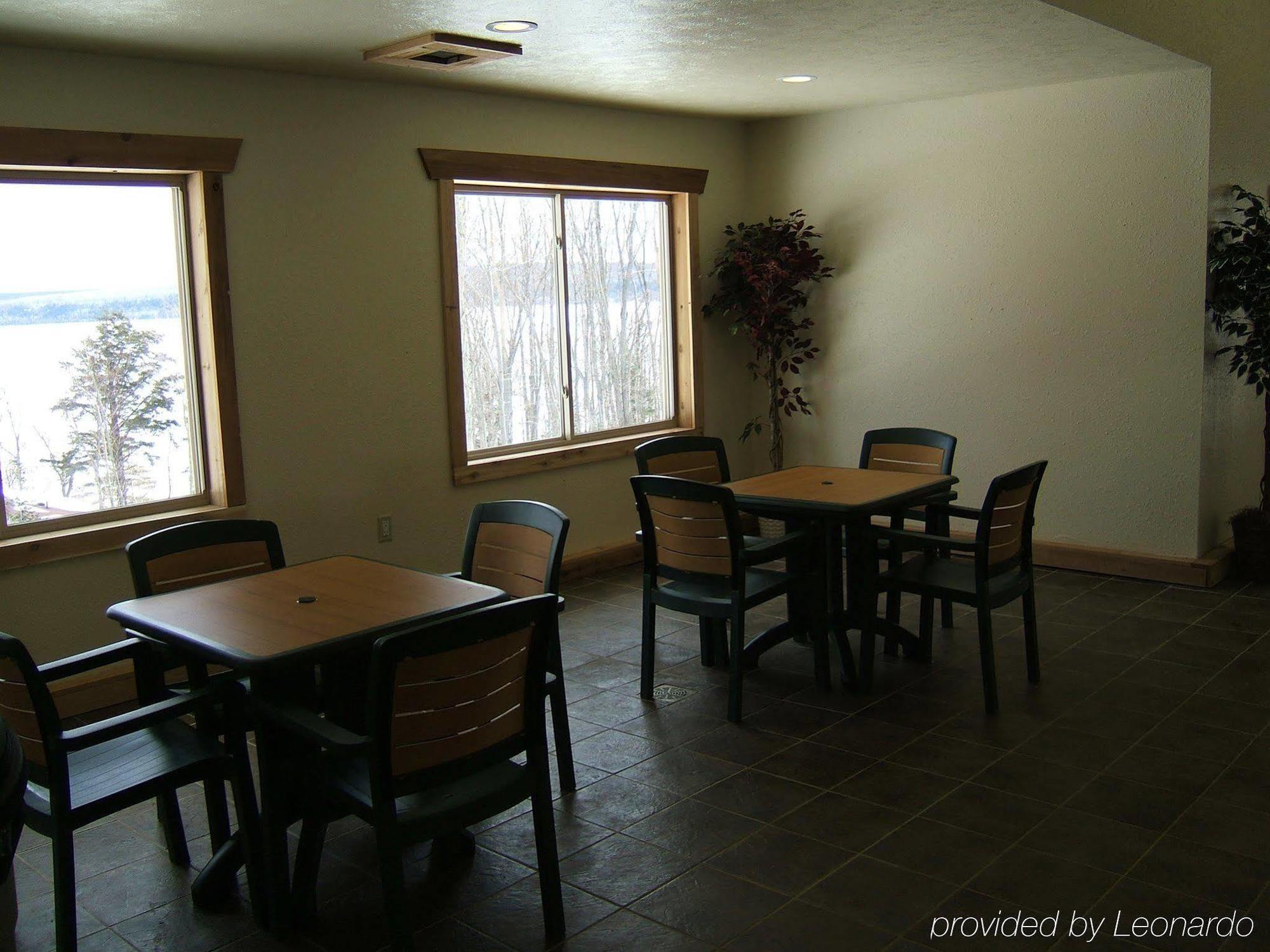 Holiday Inn Express Munising-Lakeview, An Ihg Hotel Restaurant photo