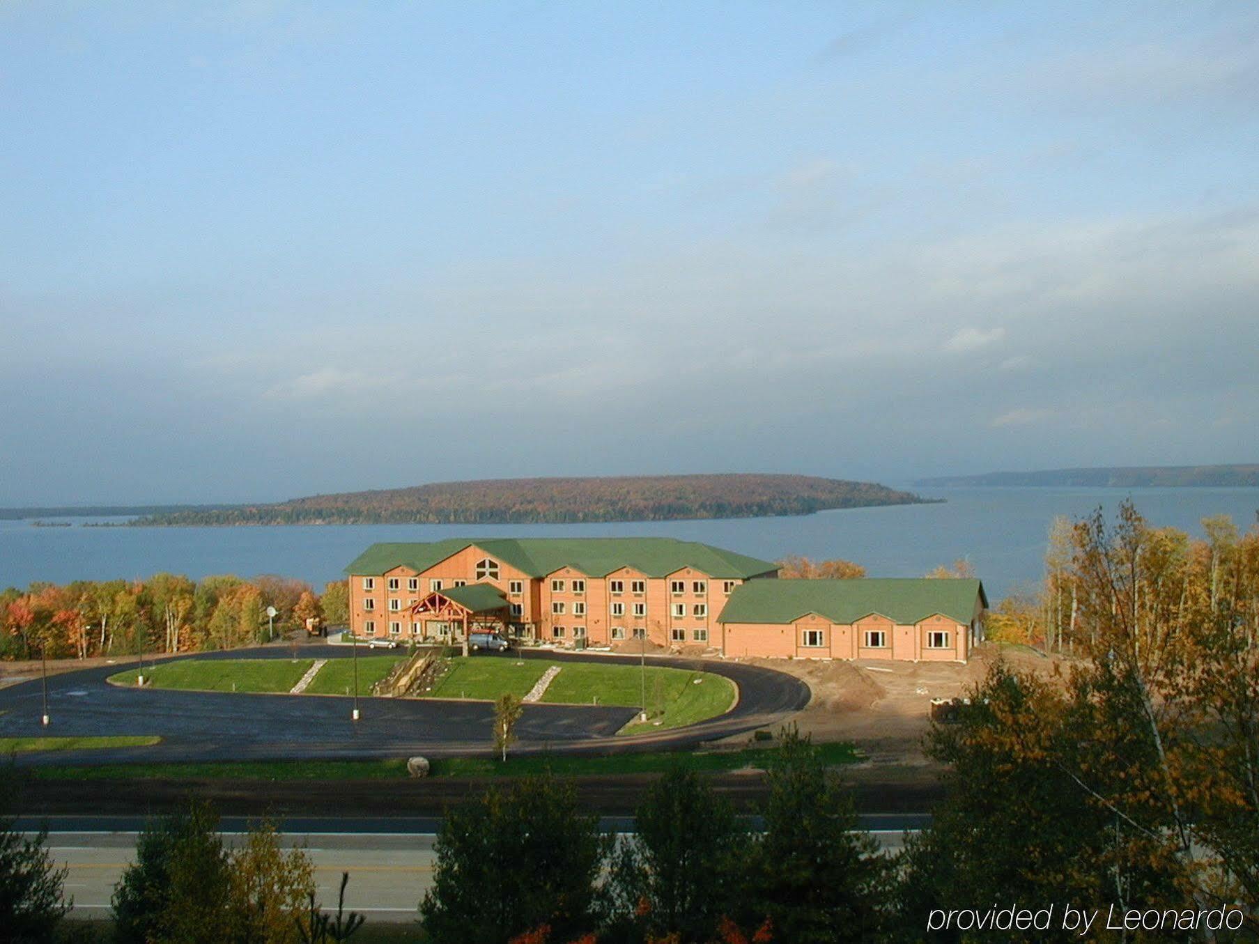 Holiday Inn Express Munising-Lakeview, An Ihg Hotel Exterior photo